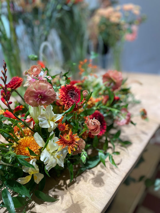 Kimput ja asetelmat muistotilaisuuteen