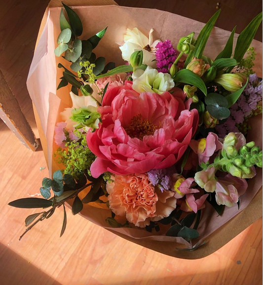 Äitienpäivän kukkakimppu alk.