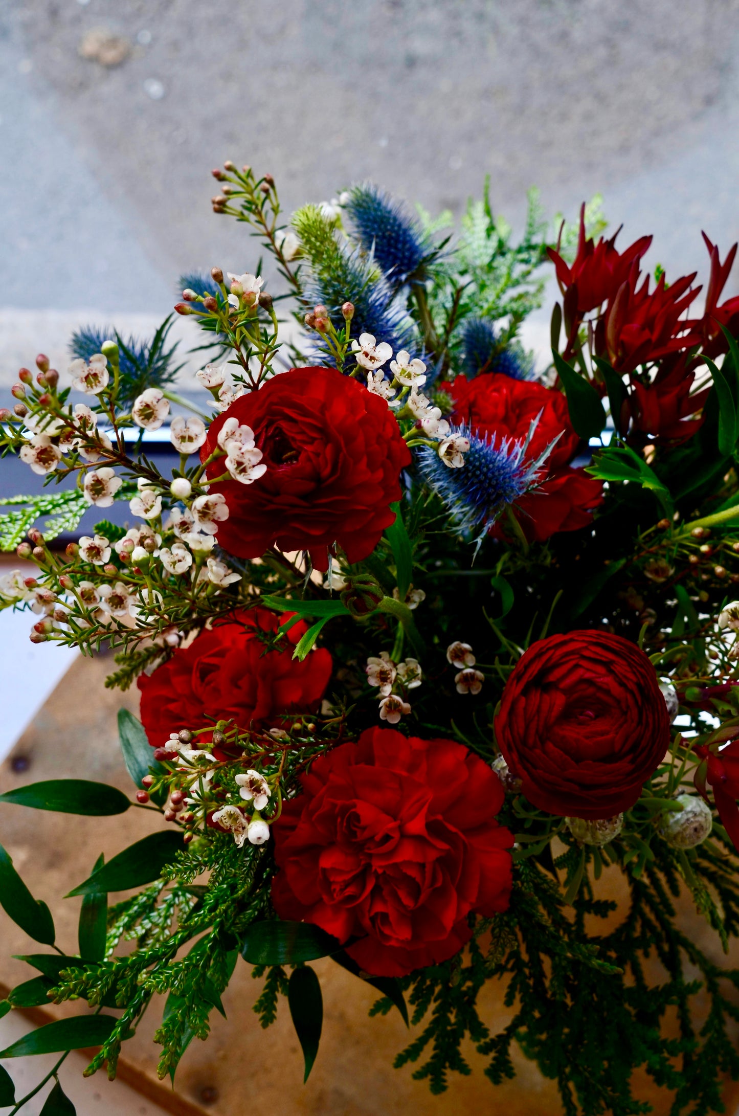 Kimput ja asetelmat muistotilaisuuteen